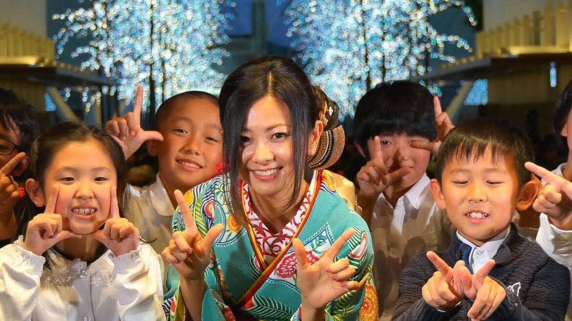 倉木麻衣が着物姿で羽田空港点灯式を盛り上げる！地元の小学生達とコラボのステージも