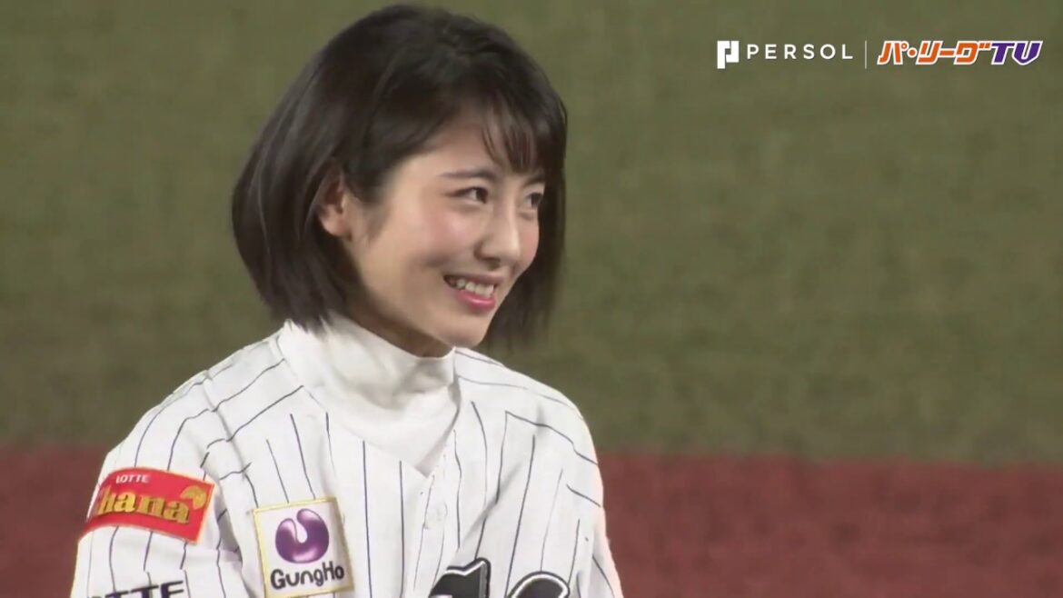 女優の浜辺美波さんが開幕戦の始球式に登場!!