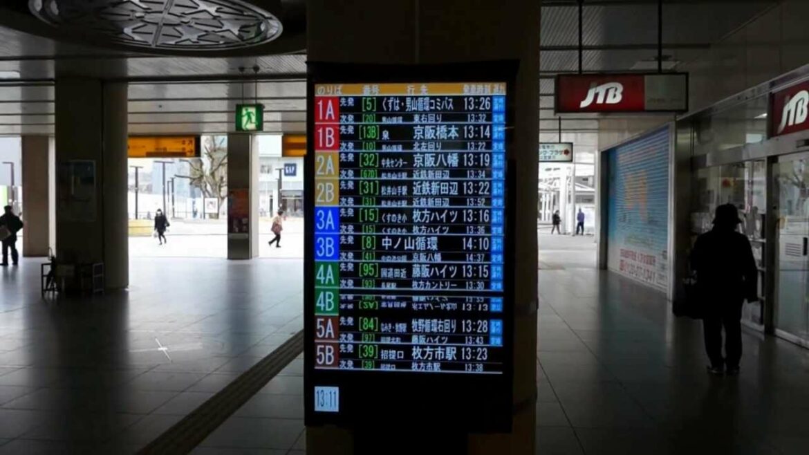 樟葉駅バス運行情報モニター(試行)くるりんと変わるところ