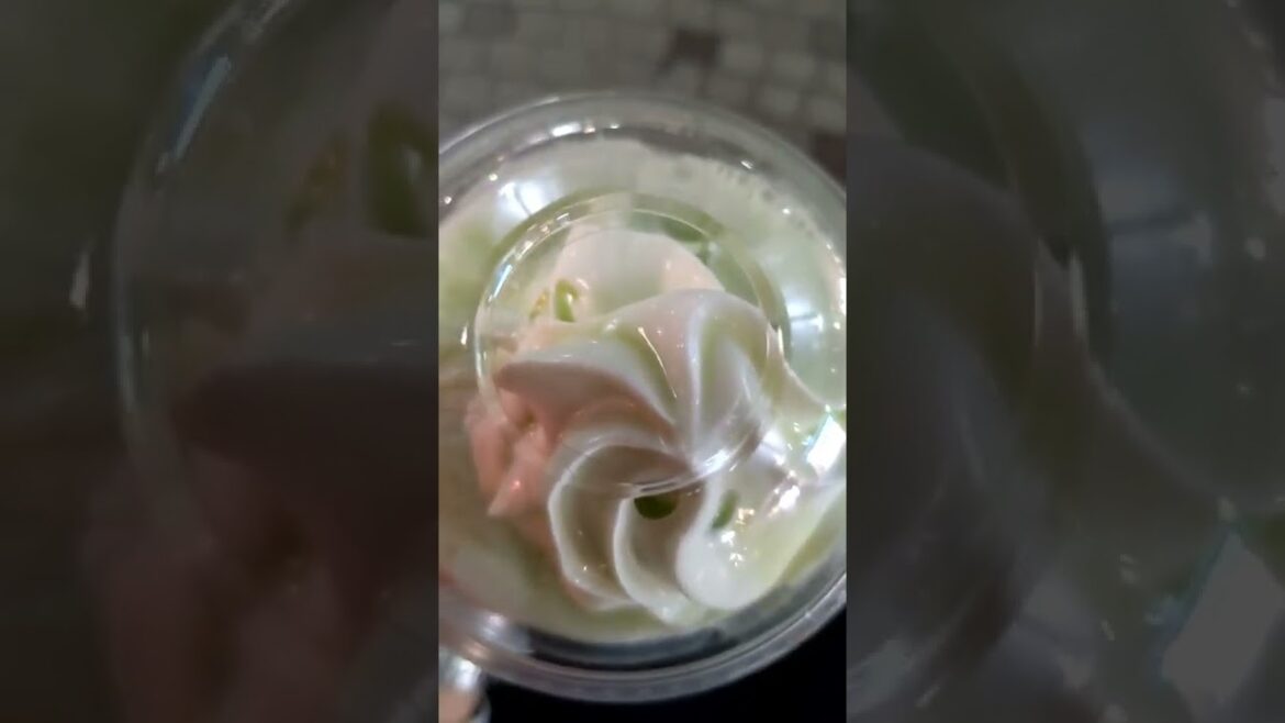 無職のくせにスタバのメロンフラペチーノ飲みました