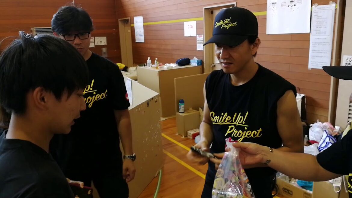 キムタク、三宅健さん、生田斗真さん登場!そして大阪から謎の黄色い大型車が!小屋浦2丁目スーパースターズ!【西日本豪雨】広島市安芸郡坂町小屋浦活動ダイジェスト8/4(土) キムタク、三宅健さん、生田斗真さん登場!そして大阪から謎の黄色い大型車が!小屋浦2丁目スーパースターズ!【西日本豪雨】広島市安芸郡坂町小屋浦活動ダイジェスト8/4(土)