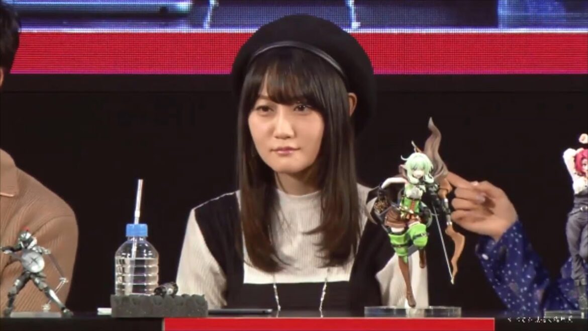 小倉唯が自分のキャラクターのフィギュアがない気づいた時に顔が急に変わっだ！ｗｗｗ