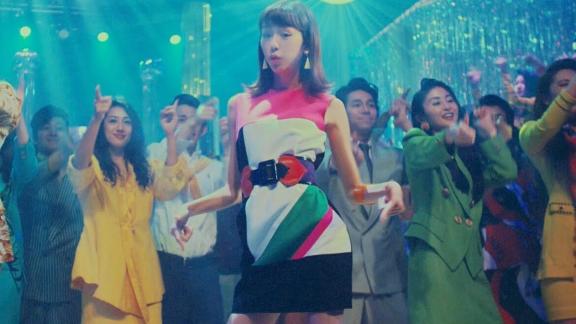 桐谷美玲がミニスカ披露！／Y!mobile「1980SHOCK!」シリーズ第2弾「スカート1／3篇」CM30秒