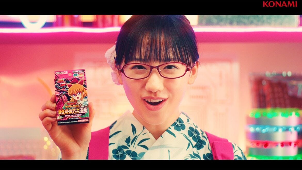 芦田愛菜、浴衣姿で一人五役を熱演！　夏祭りの屋台店員に　「遊戯王ラッシュデュエル」新CM「5つの最強バトルデッキ篇」