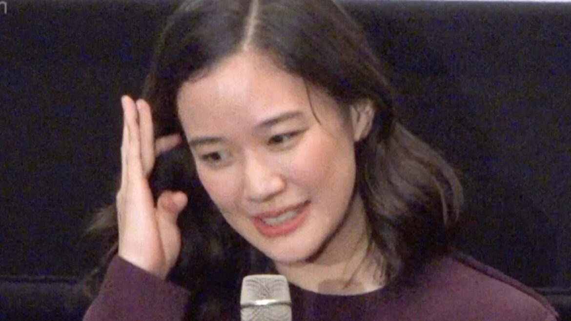 蒼井優、観客からおめでとうと結婚祝福され照れ笑い／映画『宮本から君へ』完成披露舞台挨拶