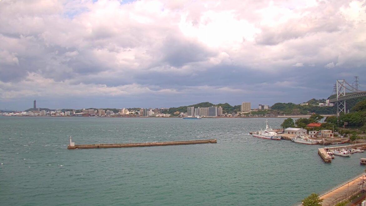 関門海峡【LIVE CAMERA】癒しの空間、関門海峡を（門司港から）ライブ配信中！ 船の汽笛が聴けるように生音での配信（壇ノ浦の戦いの場）※チャット参加の方は概要欄一読を🙏