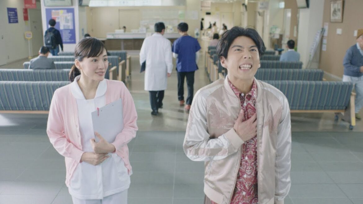 綾瀬はるか＆賀来賢人、コミカルでポップな掛け合い　看護師と患者の関係演じる　『日本生命』新CM「ふところが痛い。」篇＆メイキング映像＆PR映像