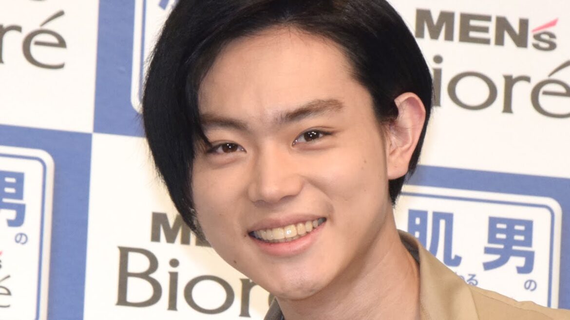 菅田将暉、二階堂ふみとの交際否定　ハライチ澤部と”裸”披露　花王『メンズビオレ 新「肌男」就任&新CM発表会』