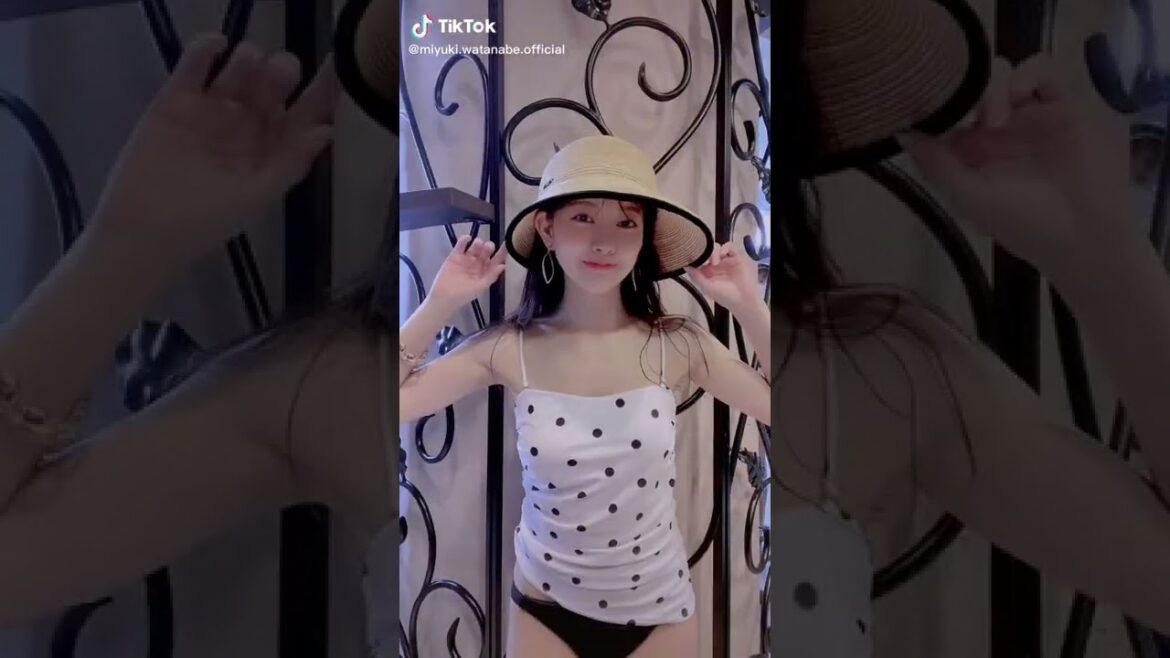 渡辺美優紀 Miruki みるきー 美人百花の撮影で着たおしゃれな水着👙 2022.06.14