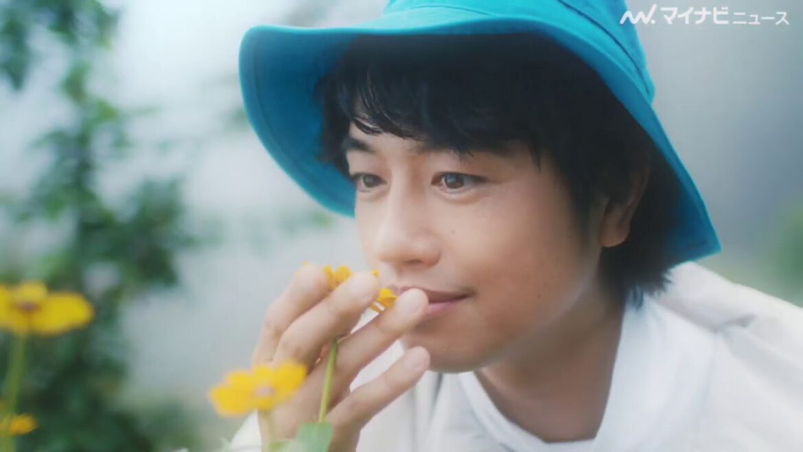 斎藤工、優しすぎる声と表情に癒されてキュン、森の中で苗木を植樹　「読売新聞社」新CM
