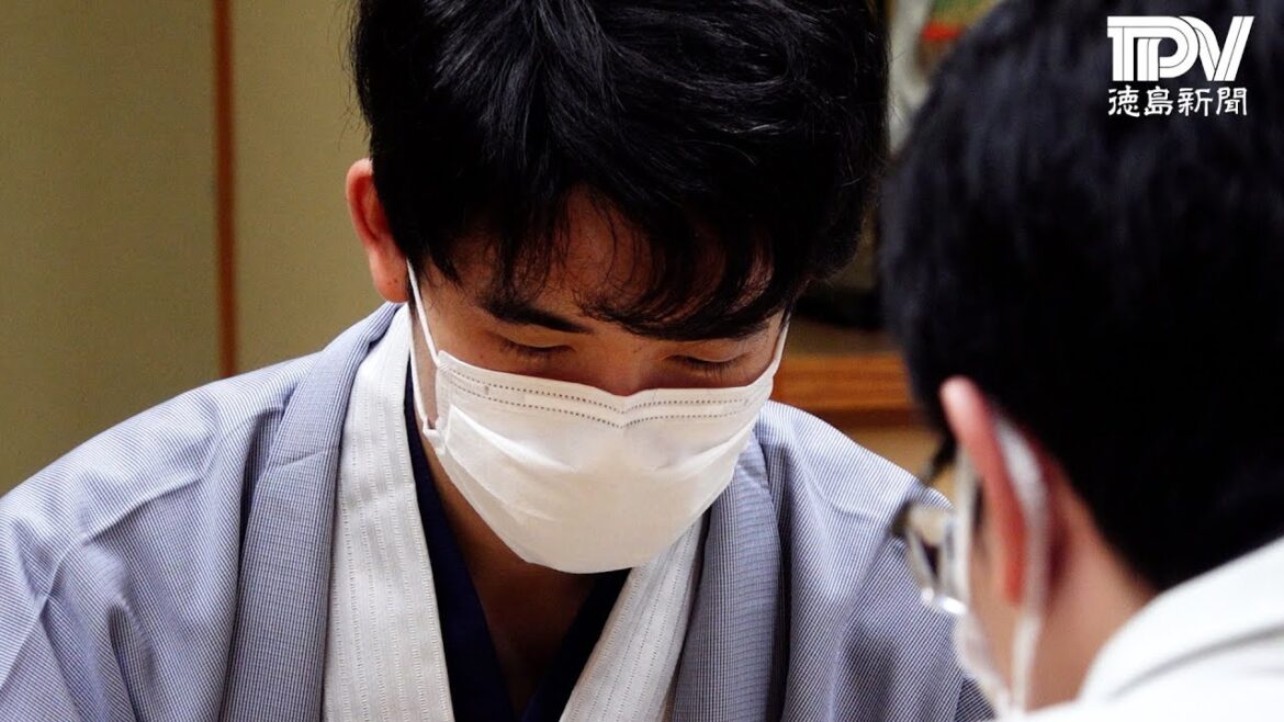 【第63期王位戦】第4局　藤井王位が緩まぬ寄せで豊島九段に勝利