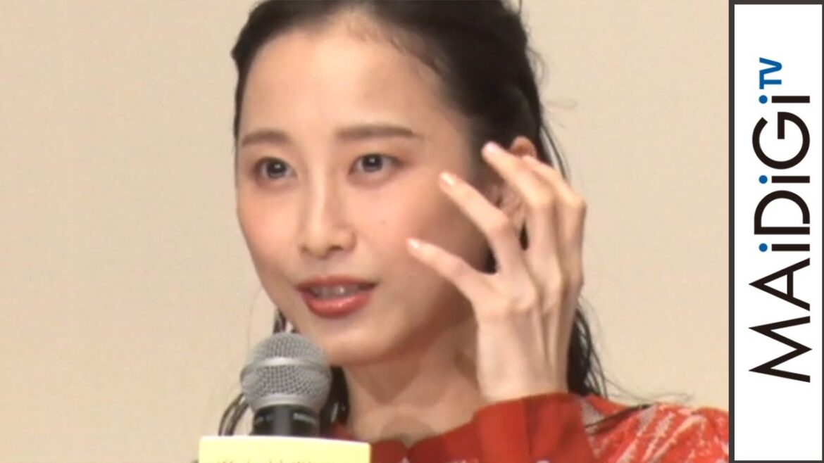 松井玲奈、“元気をもらう魔法”は「猫吸い」　「香ばしくていい香り…」　「魔女見習いをさがして」完成報告イベント