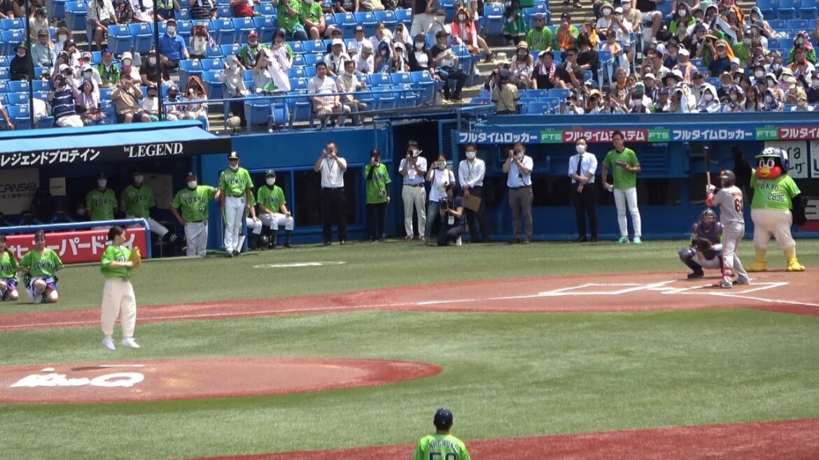 【マウンドで１回転ジャンプ】フィギュア・樋口新葉さん、始球式