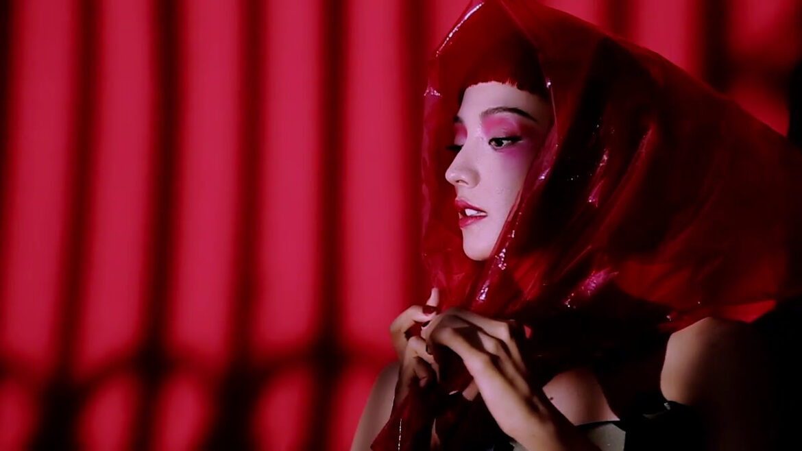 【満島ひかり、ハーパーズ バザーに登場】|ビューティストーリー「赤」のパワーに魅せられて | ハーパーズ バザー(Harper's BAZAAR)公式 【満島ひかり、ハーパーズ バザーに登場】|ビューティストーリー「赤」のパワーに魅せられて | ハーパーズ バザー(Harper's BAZAAR)公式