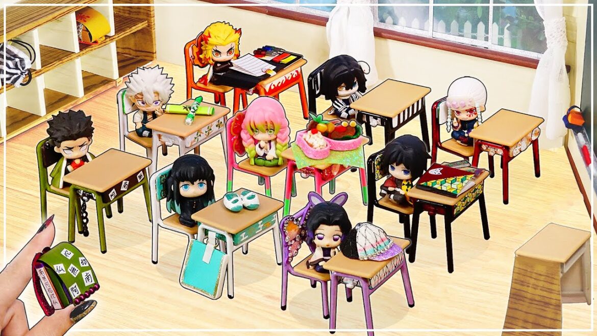 【鬼滅の刃】リカちゃん キメツ学園❤️胡蝶しのぶ、甘露寺蜜璃、冨岡義勇、時透無一郎、伊黒小芭内、宇髄天元、煉獄杏寿郎、不死川実弥、悲鳴嶼行冥、きめつドールハウスDIY✨柱の学校のお部屋を手作り工作🍭