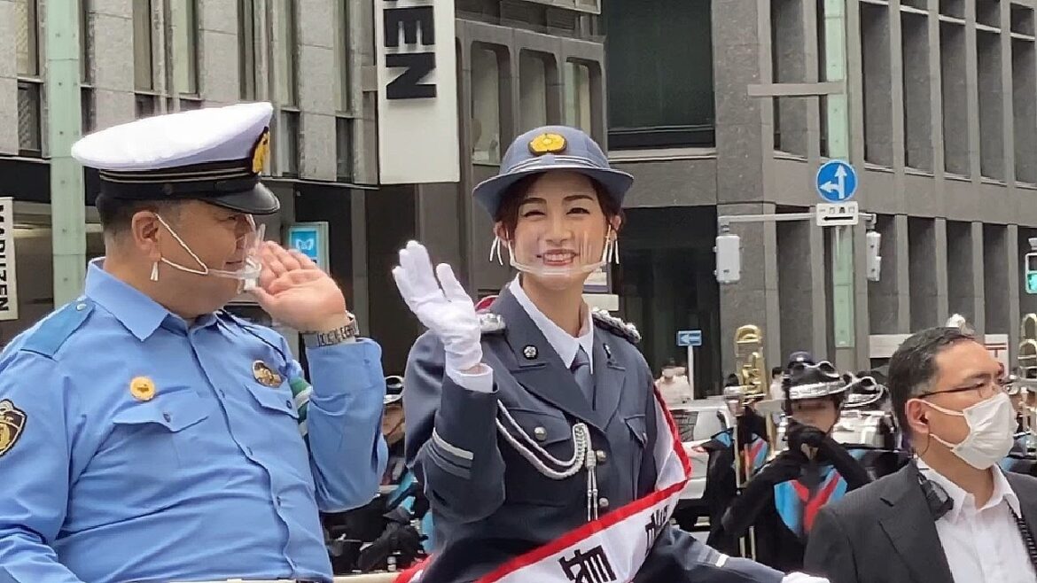 ㊗新井恵理那さん🇯🇵日本橋パレード 一日警察署長 慶応義塾クラシックカー【中央警察署 交通安全パレード】クラウンオープンカー 2022/09/19