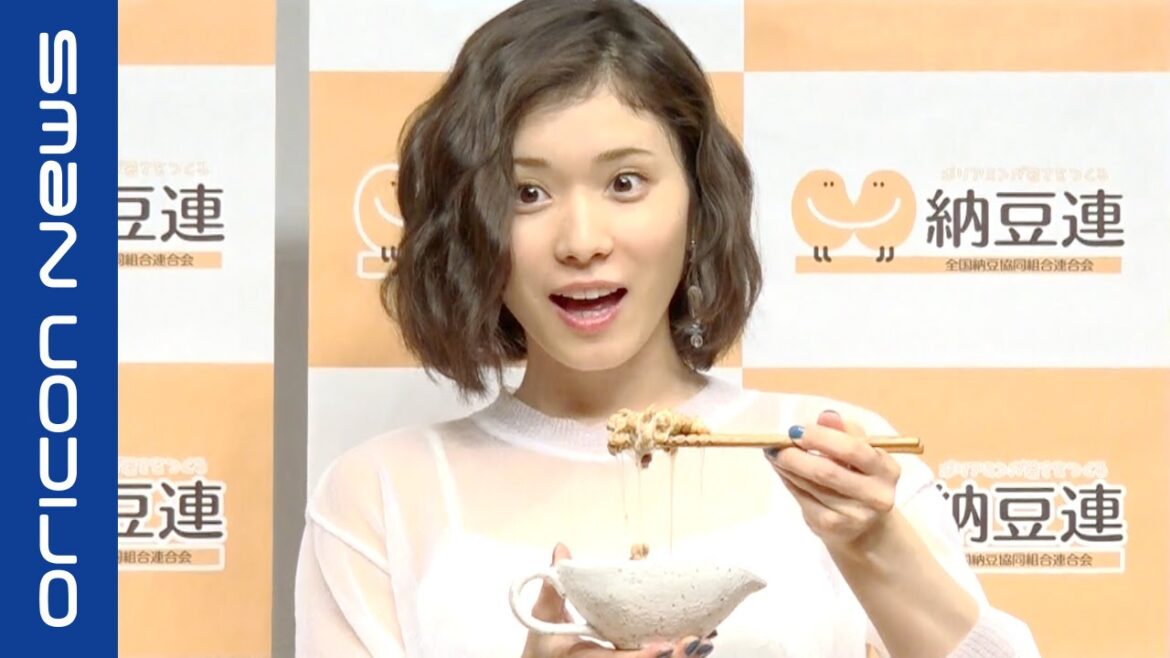 松岡茉優、ねば～る君に疑惑の目「キャラ設定に疑問」　『2016年度納豆クイーン』表彰式