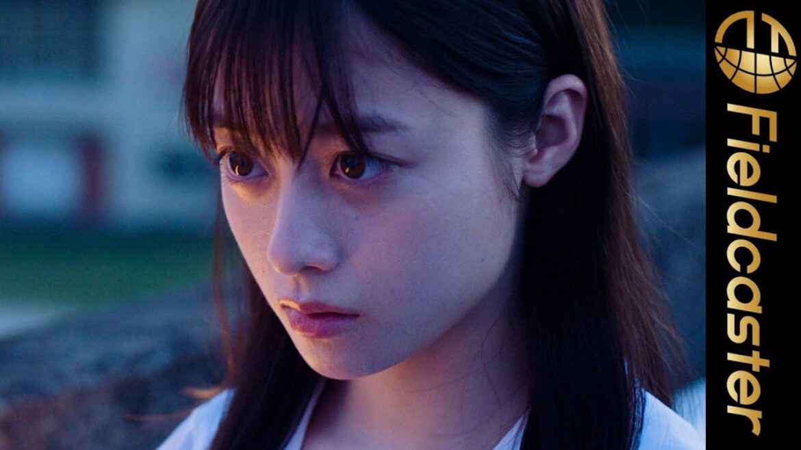 橋本環奈が制服姿で眞栄田郷敦と見つめ合う、胸キュンシーンが解禁！ホラー映画『カラダ探し』予告映像