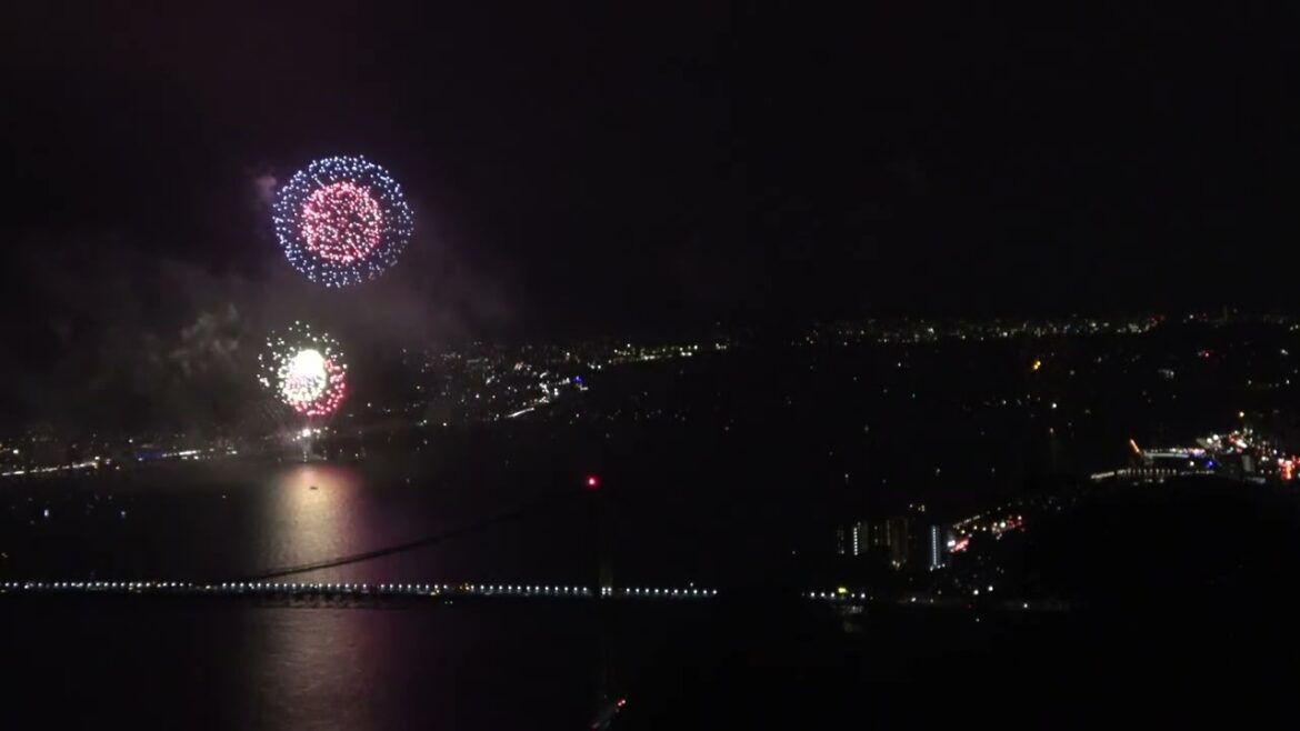 火の山公園から見る関門海峡花火大会2022