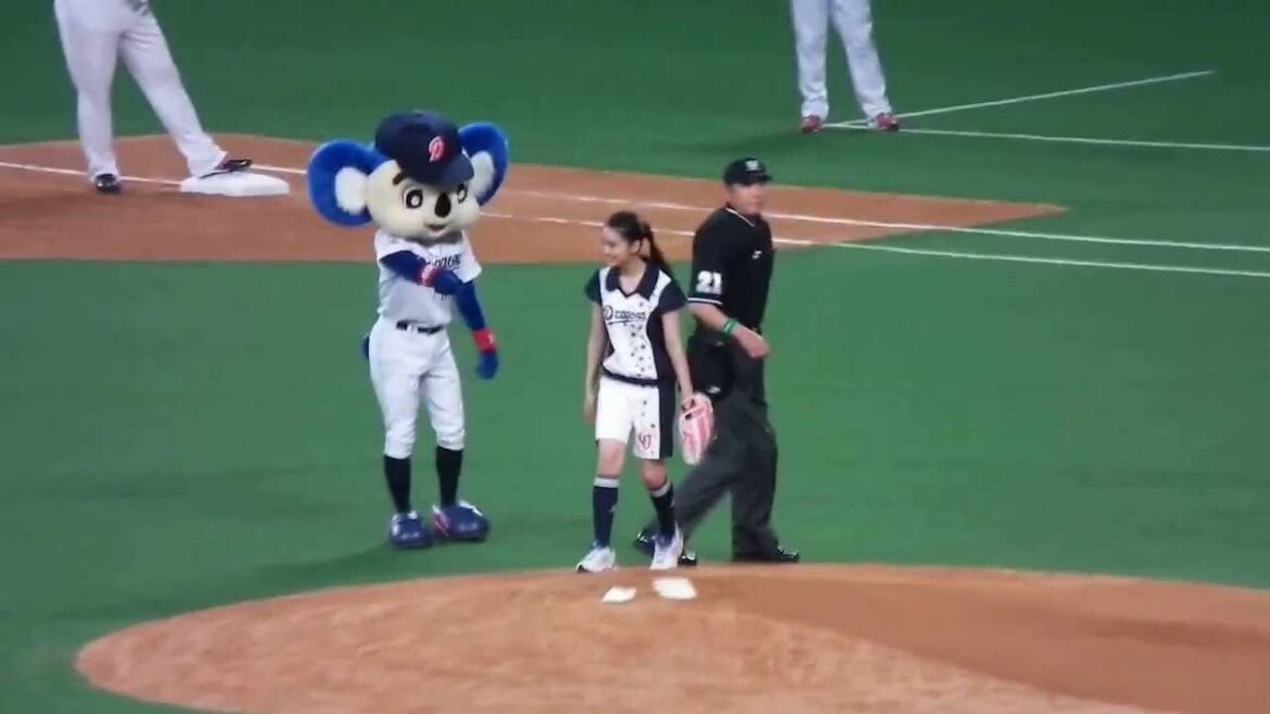 【ナゴド】 2012開幕戦 武井咲 レオ・ゴメスの応援歌で登板 2012年 3月30日(金)