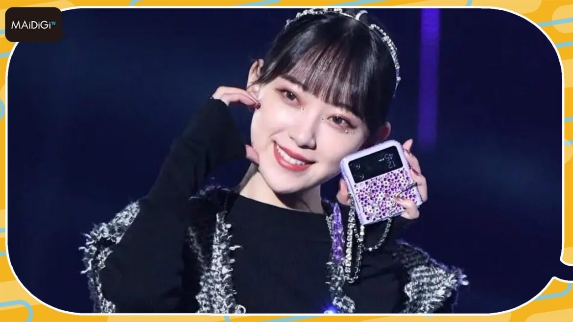堀未央奈、超ミニスカ×ブーツで美脚ちら見せ　キュートな“半分ハート”ポーズで観客魅了【TGC 2022 A/W】