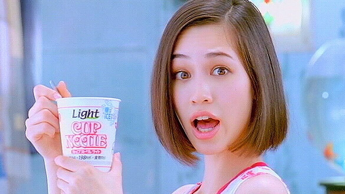 いいなCM　日清カップヌードル　ライト　水原希子　「氷入れすぎた」篇
