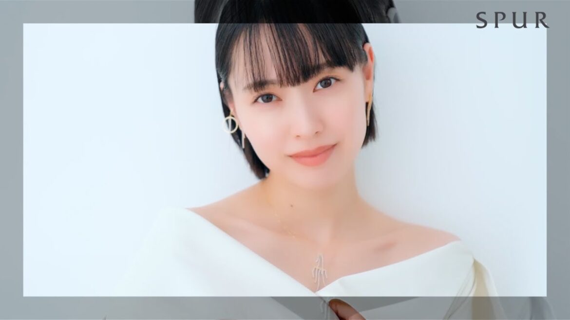 【AHKAH × Erika Toda】アーカーの新アイコンジュエリー戸田恵梨香が魅せる、究極のモダニティ