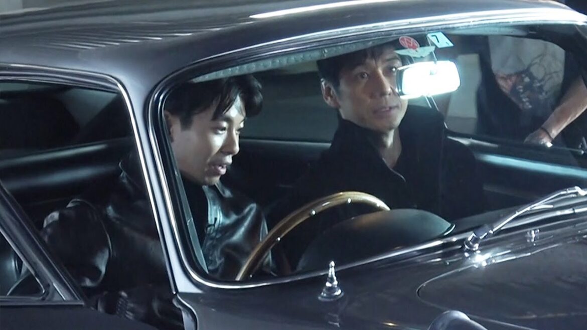 西島秀俊＆仲野太賀、貴重なビンテージカーでの撮影に興奮　ソフトバンク新CM「唇を読め！iPhone」編メーキング