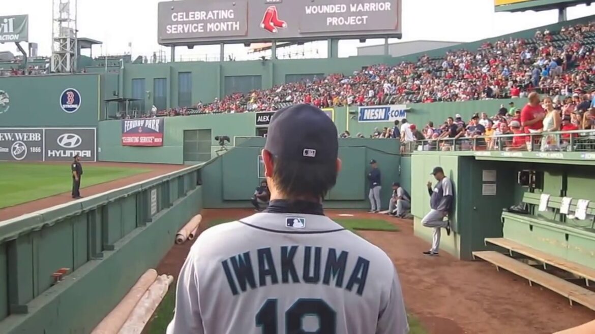 Hisashi Iwakuma  岩隈 久志 Bullpen- Fenway Park July 31, 2013. WWW.BULLPENVIDEOS.COM