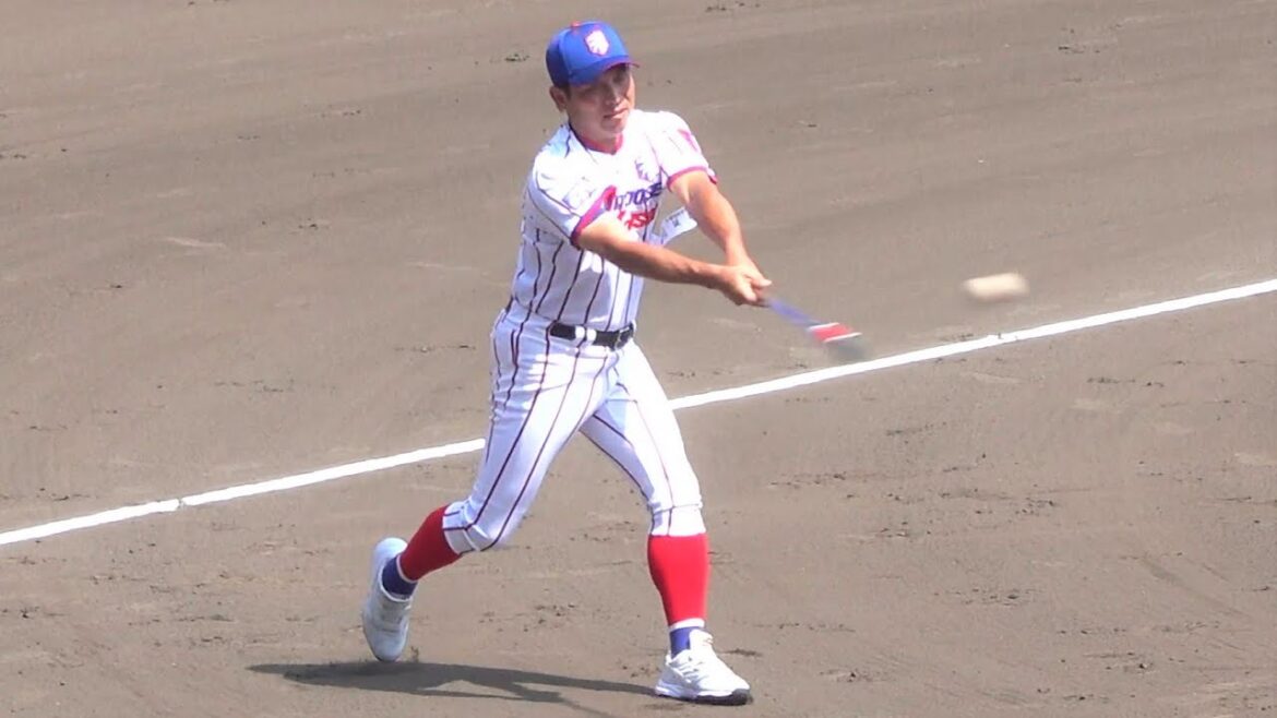 【夏の甲子園 2022 決勝戦】下関国際の坂原監督は試合前、シートノックでノッカーをし職人技を披露した（第104回全国高等学校野球選手権大会）⚾️