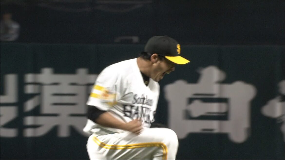 五十嵐亮太が雄叫び！渾身の投球で三振に打ちとる