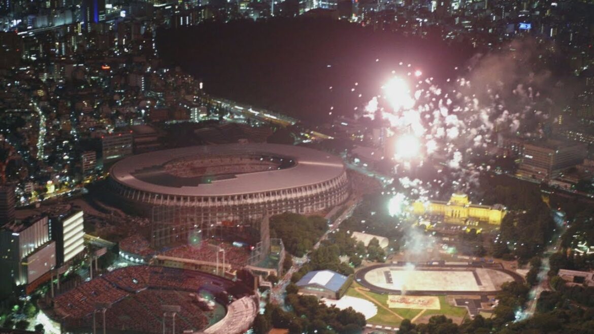 都心の夜空彩る大輪 神宮外苑花火大会
