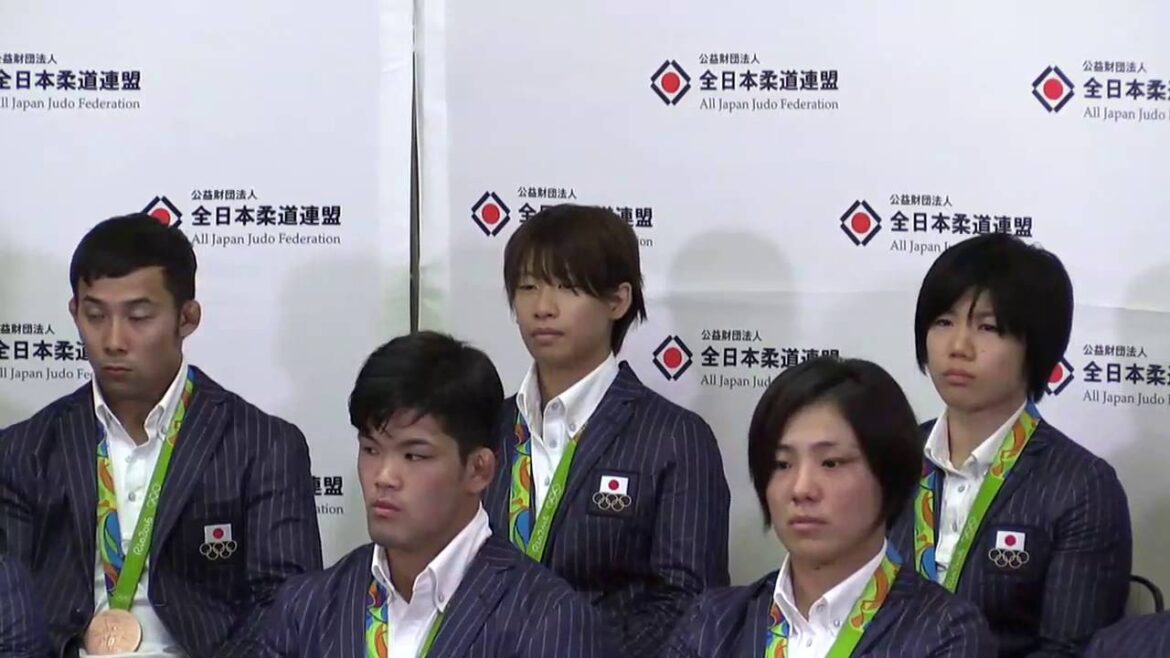 リオデジャネイロ五輪・柔道日本選手団が帰国会見