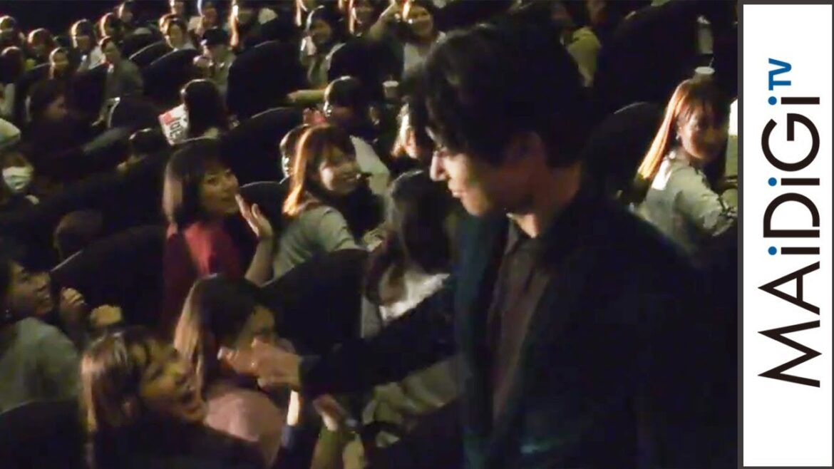 吉沢亮&新木優子らとハイタッチにファン大興奮! 映画「あのコの、トリコ。」公開初日舞台あいさつ1 吉沢亮&新木優子らとハイタッチにファン大興奮! 映画「あのコの、トリコ。」公開初日舞台あいさつ1