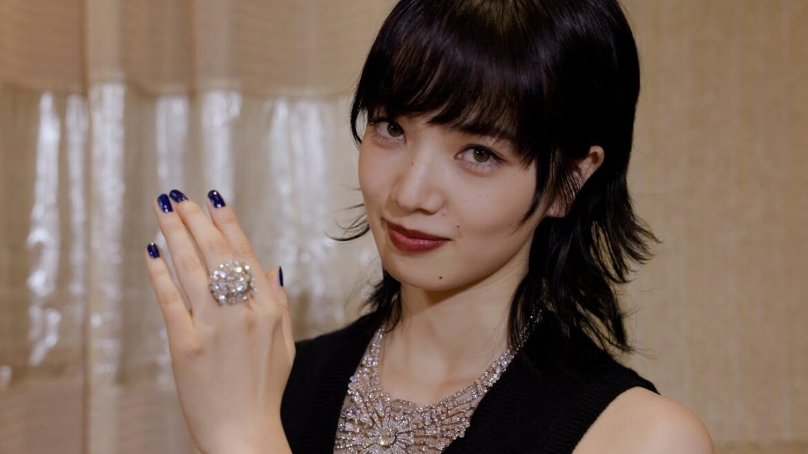 小松菜奈、8億円ジュエリー身につけ艶やかに　今年の一番の思い出は？　『シャネル ファイン ジュエリー 銀座並木』オープニングセレモニー