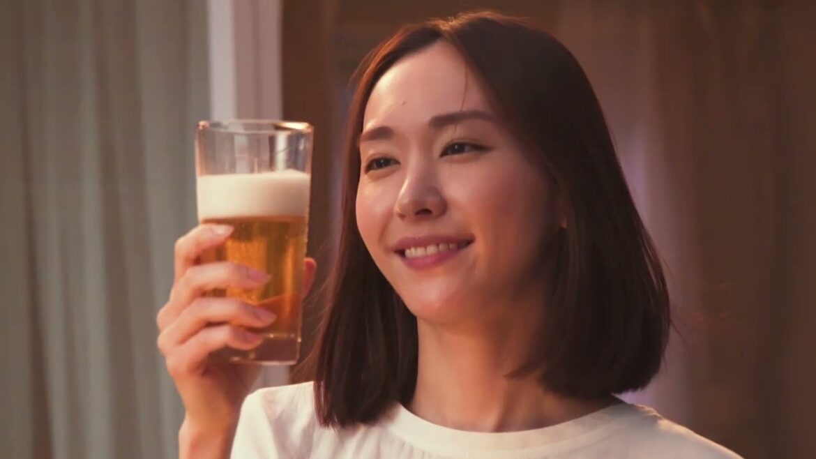 新垣結衣出演 新TVCM「横丁とおつかれ生です」篇と「マルエフと黒生」篇メイキング『アサヒ生ビール』