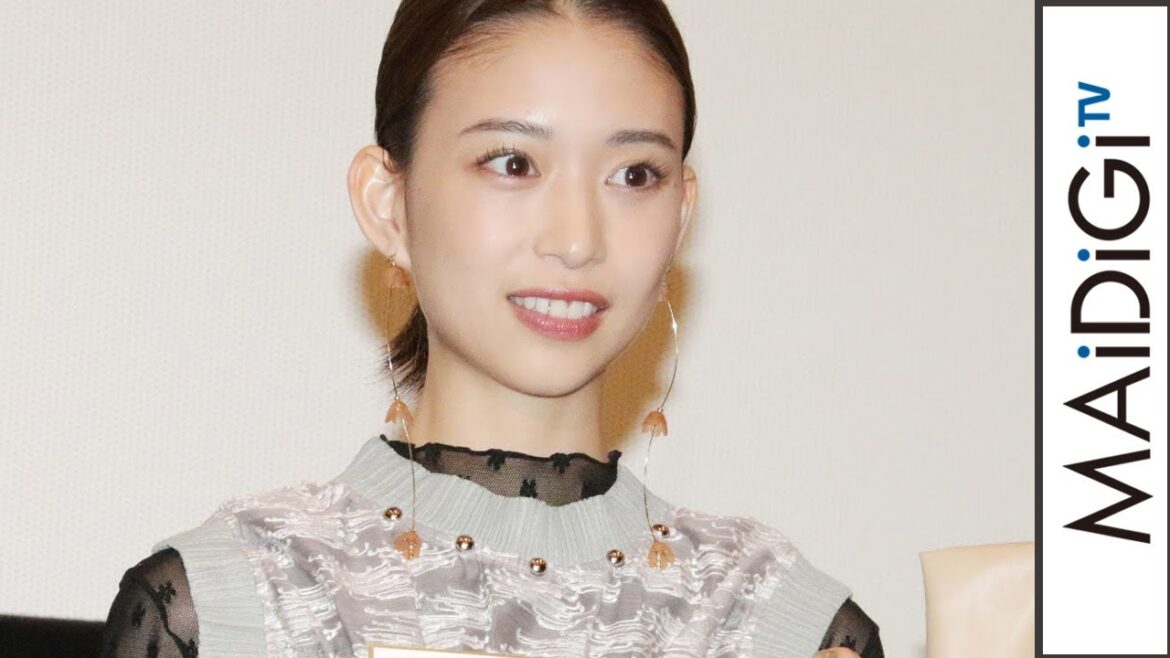 森川葵、シースルーから美肌ほんのり…　黒トップス×個性派ワンピでスタイリッシュに