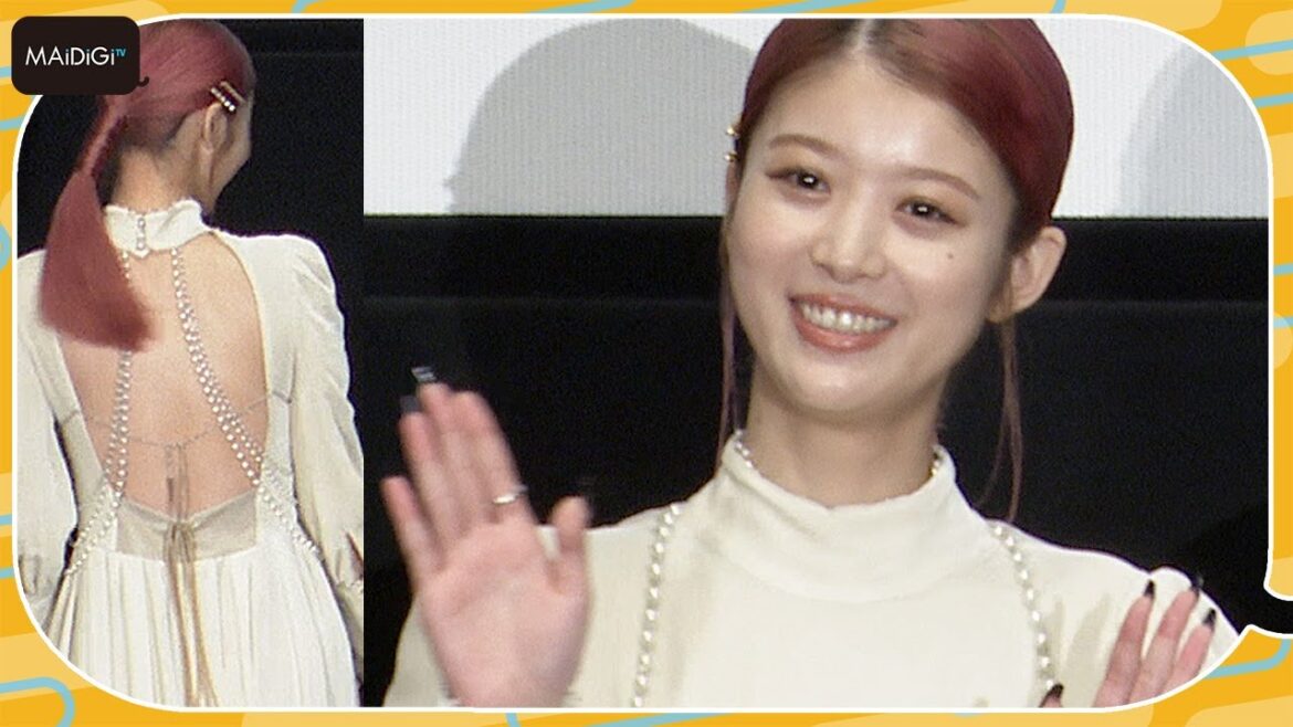 馬場ふみか、美背中あらわなドレス姿　役作りの苦労も語る　映画「ひとりぼっちじゃない」舞台あいさつ＜東京国際映画祭＞