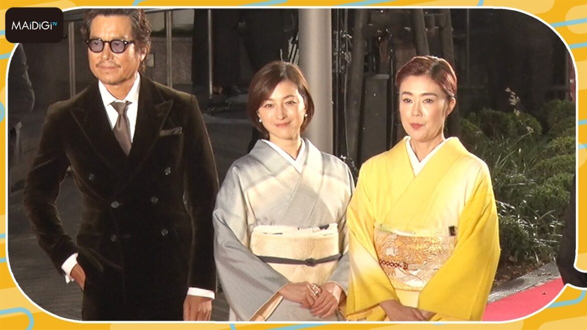 ＜東京国際映画祭＞寺島しのぶ＆広末涼子、あでやか着物姿で豊川悦司とレッドカーペット