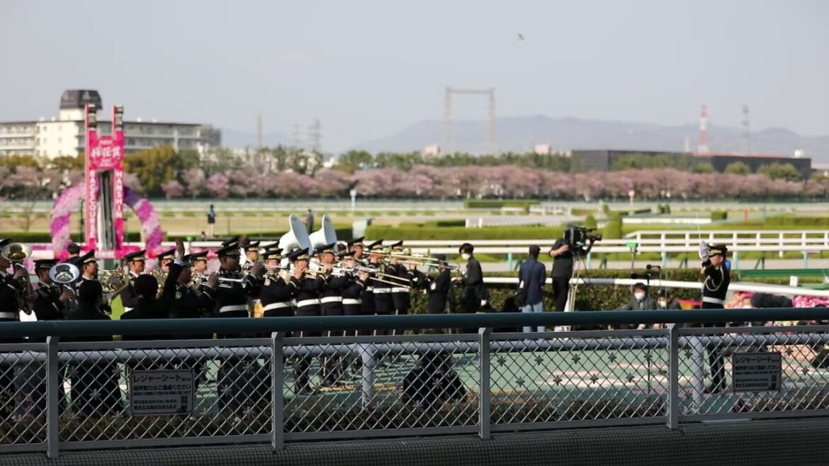2022年桜花賞 GIファンファーレ生演奏（演奏だけでなく退場まで格好良い！陸上自衛隊第三音楽隊）