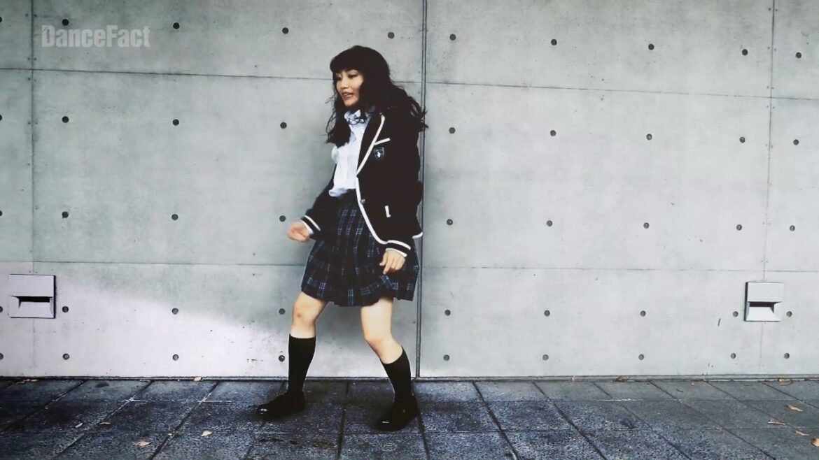 【制服ダンスシリーズ】紀平梨花も在籍! “N高”の制服で高校生ダンサーRihoがダンス！