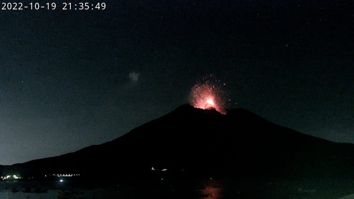 2022年10月19日 21:35 桜島 爆発的噴火 1600m / Sakurajima Explosive Eruption