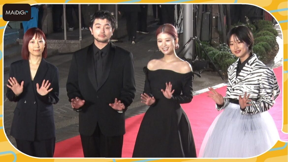 ＜東京国際映画祭＞馬場ふみか、美デコルテ際立つドレス姿　King Gnu井口理と大人のブラックコーデ　河合優実はキュートなチュールスカートでレッドカーペット登場