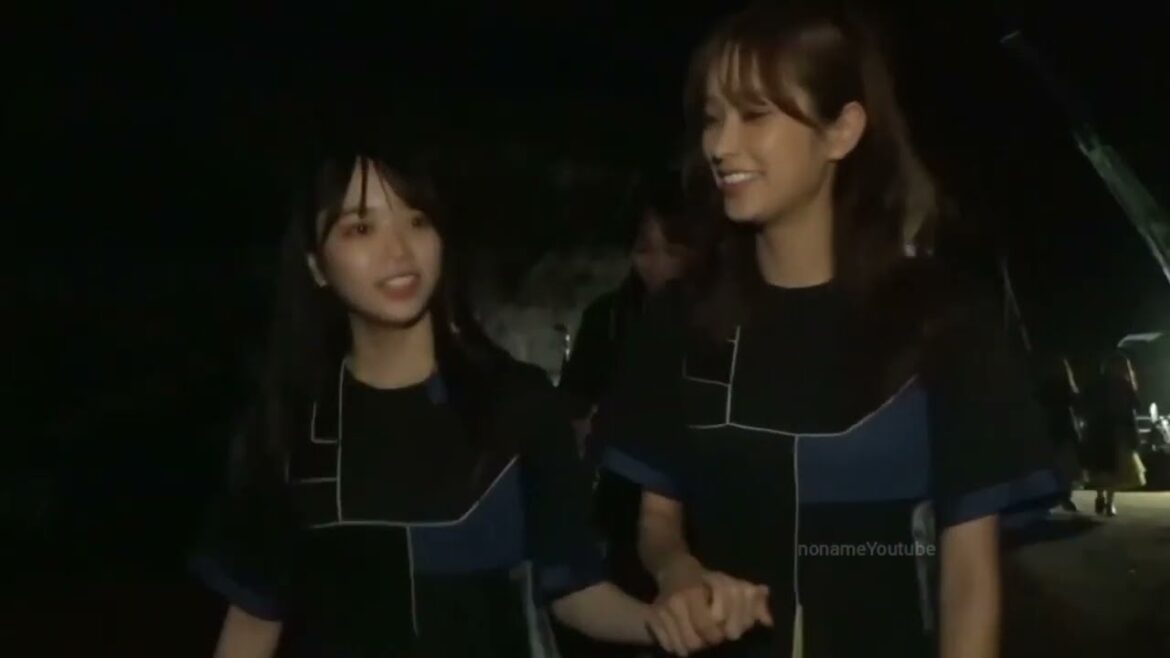 日向坂46 お手てつないでる山口陽世と佐々木久美