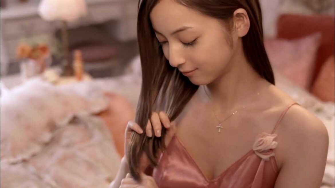 佐々木希 CM 花王 エッセンシャル カラーをくりかえす篇 30s