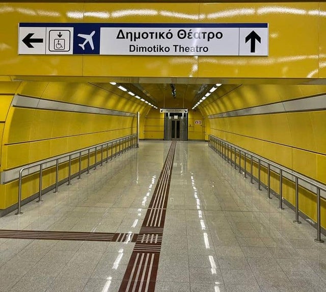 アテネ地下鉄 3 号線の最新の 3 駅は、ギリシャ最大の港とアテネの中心部と空港を 1 本の路線で結んでいます。 News
