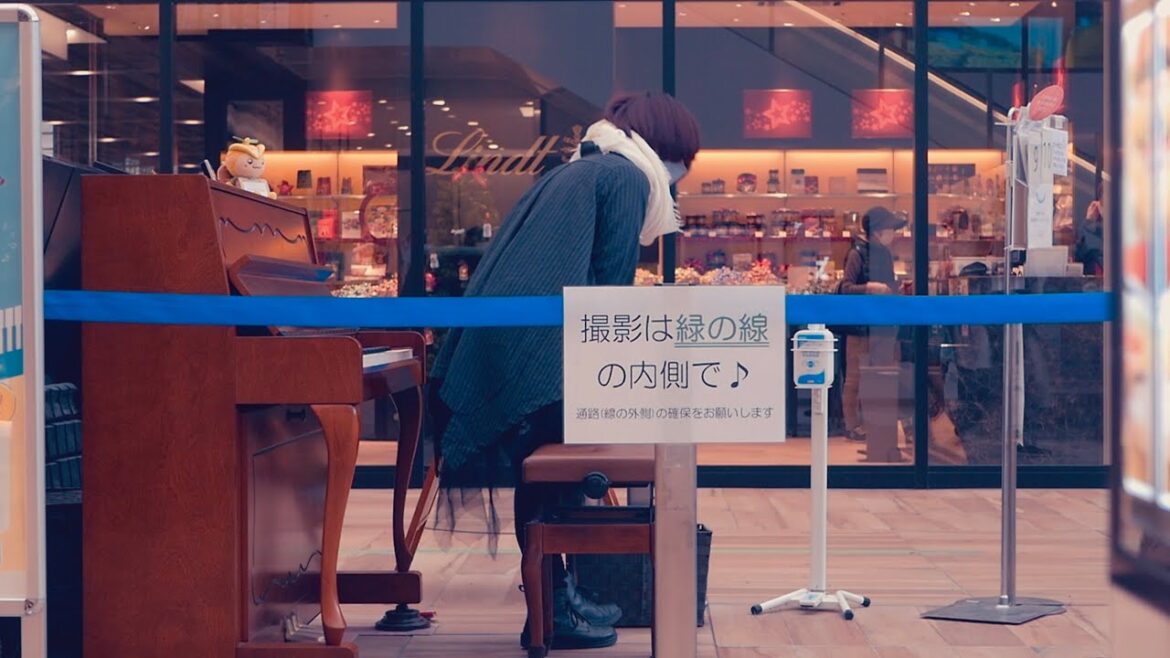 【感動】誰もいないピアノで尾崎豊を演奏したら一人の女性が立ち止まり・・・ 【感動】誰もいないピアノで尾崎豊を演奏したら一人の女性が立ち止まり・・・