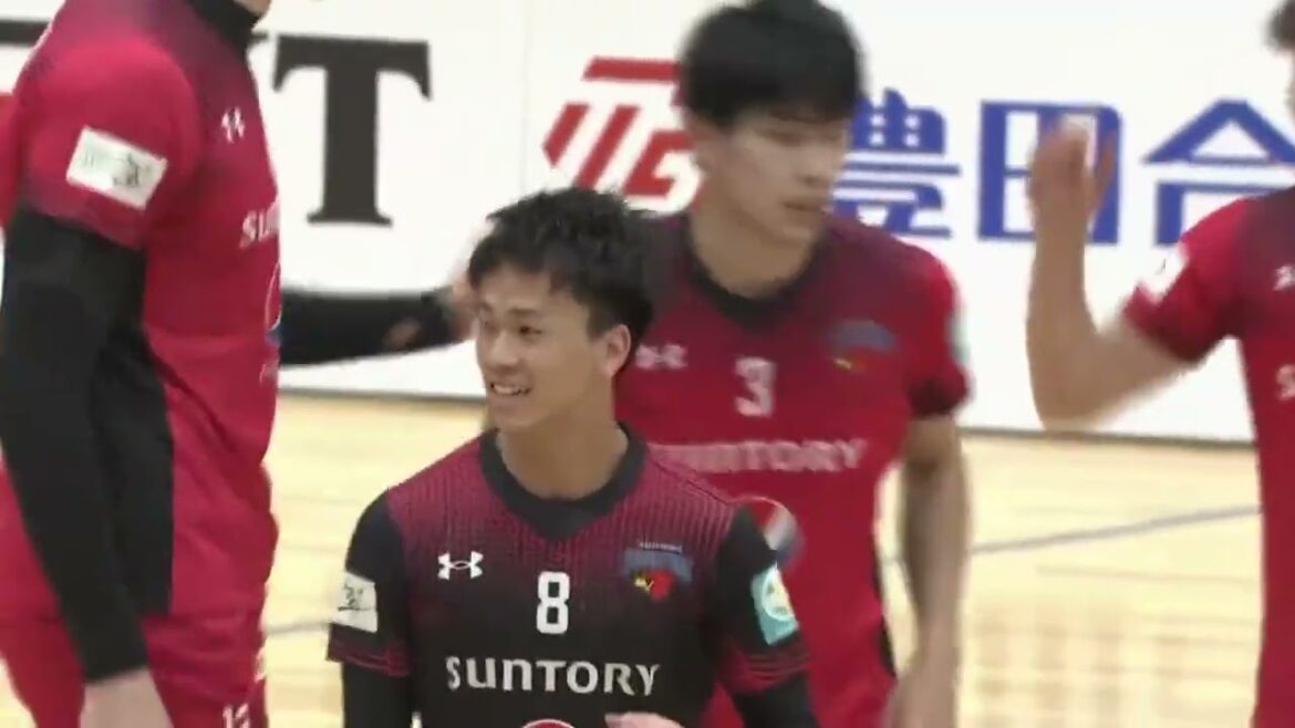#サントリーサンバーズ vs #東レアローズ両チームともにリベロがナイスレシーブ‼驚異的な反応でチームを救います🔥#山口拓海 #藤中颯志@TORAY_ArrowsMEN @sun_SUNBIRDS