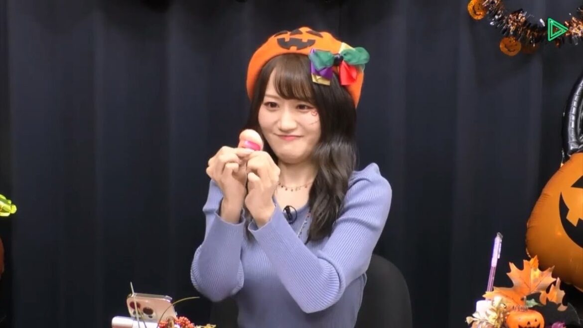 小倉唯は奇妙なおやつを食べて、ん？初恋の味？www