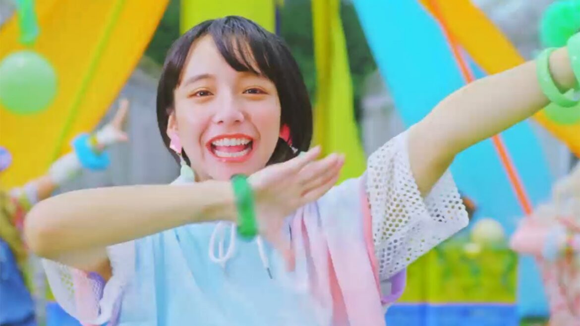 山之内すず、キレッキレのパラパラダンスが可愛すぎる！　「ハロハロ」新CMが公開